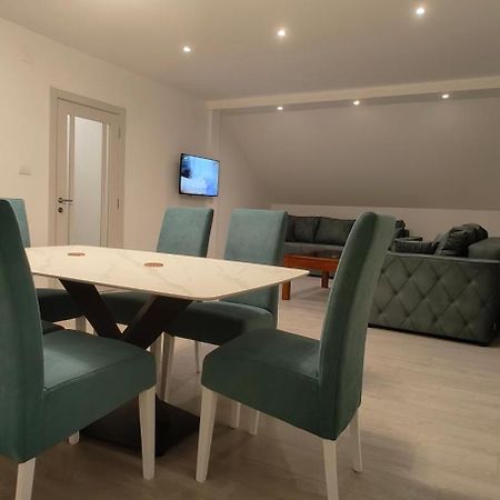 Privatna Soba Dusan Surčin Exteriör bild